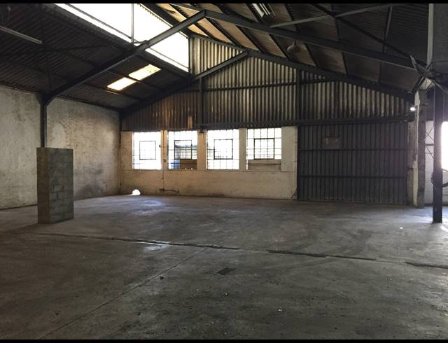 1,590M² FACTORY TO LET IN PAROW CENTRAL